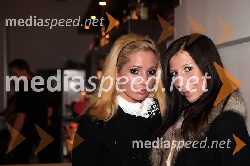 Katarina Kuhar, 1. spremljevalka Miss Bikini 2010 in Mateja JovičErik, premiera videospota Ljubezen na prvi pogled