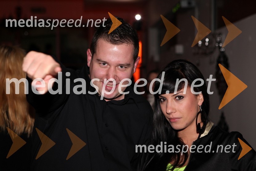 Luka Trampuž, povezovalec prireditve in Andreja Vakselj, plesalkaErik, premiera videospota Ljubezen na prvi pogled