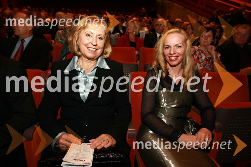 Dr. Janja Črčinovič Rozman, predstojnica oddelka za razredni pouk na Pedagoški fakulteti UM, soproga prof. dr. Ivana Rozmana, rektorja Univerze v Mariboru in mag. Nina Brumen, odvetnica, soproga doc. dr. Boštjana Brumna, glavnega tajnika Univerze v Mariboru
Premiera baleta Giselle v SNG Maribor