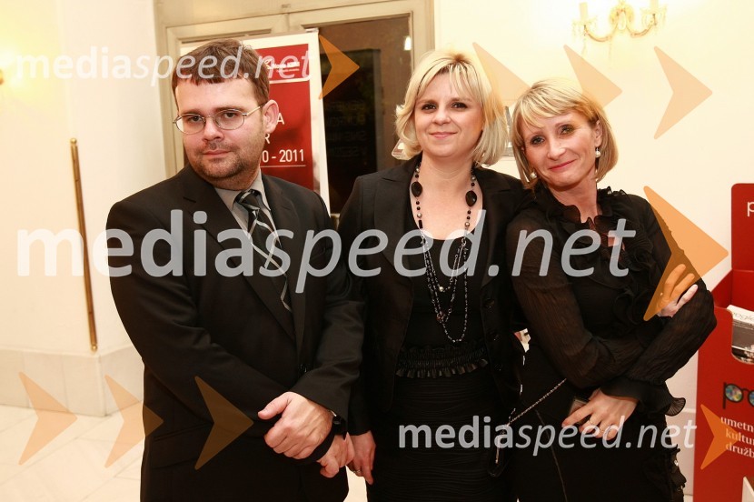 Alan Kavčič, predstavnik za odnose z javnostmi SNG Maribor, Darja Čižek in Anja Janžekovič, marketing SNG MariborPremiera baleta Giselle v SNG Maribor