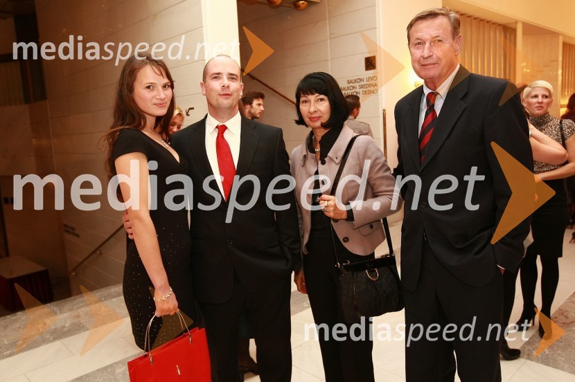 Špela Jerenko, Aleksander Truppel, Seka Mirnik, direktorica podjetja SMS Marketing in Iztok Mirnik, direktor RC Autocommerce MariborPremiera baleta Giselle v SNG Maribor