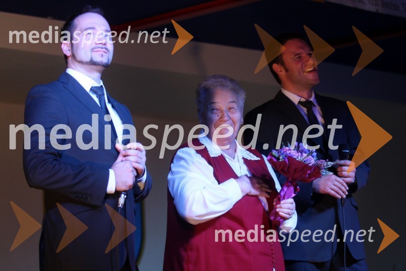 Aljaž Farasin, član skupine Eroika, Marija Šerlj, in Metod Žunec, član skupine EroikaKoncert Manca Izmajlova in Eroika