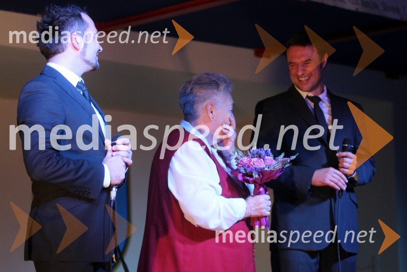 Aljaž Farasin, član skupine Eroika, Marija Šerlj, in Metod Žunec, član skupine EroikaKoncert Manca Izmajlova in Eroika