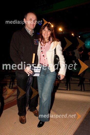 Gregor Šmuc, odgovoren za prodajo podjetjem pri Peugeot Slovenija d.o.o. in soproga Sonja Šmuc, direktorica Združenja ManagerŠe vedno sanjam poplave, dobrodelni koncert