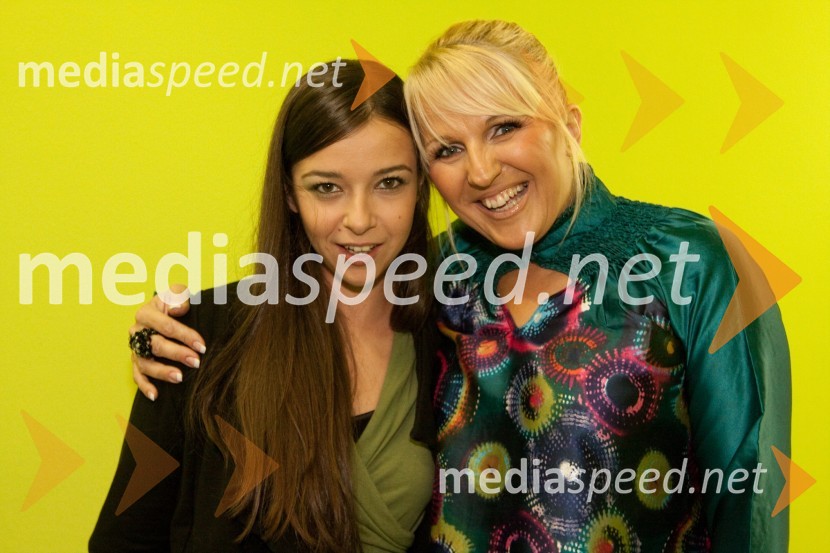 Severa Gjurin, pevka in Alenka Godec, pevkaŠe vedno sanjam poplave, dobrodelni koncert