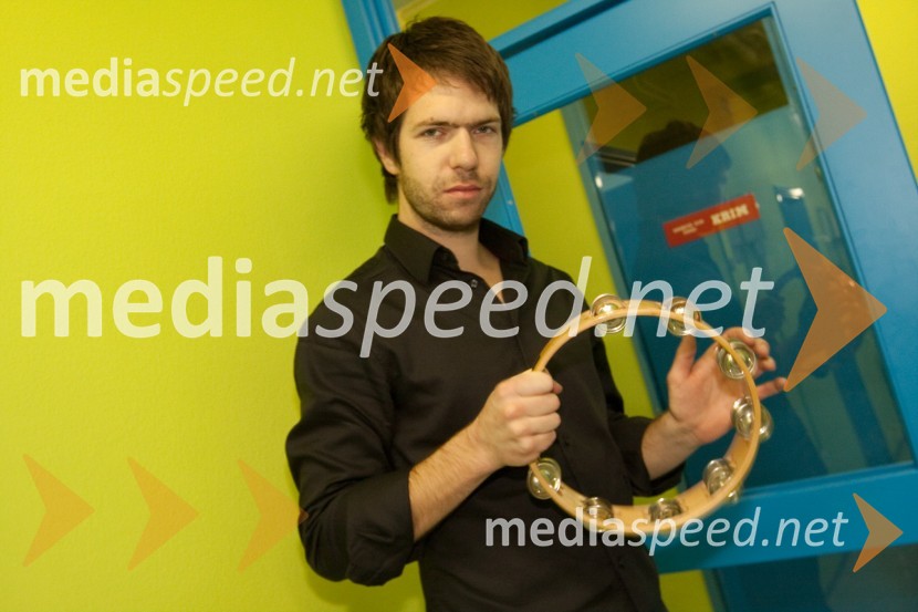 Gašper Peršl. bobnarŠe vedno sanjam poplave, dobrodelni koncert