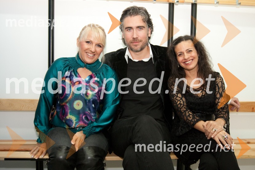 Alenka Godec, pevka, Jan Plestenjak, glasbenik in Darja Švajger, pevkaŠe vedno sanjam poplave, dobrodelni koncert