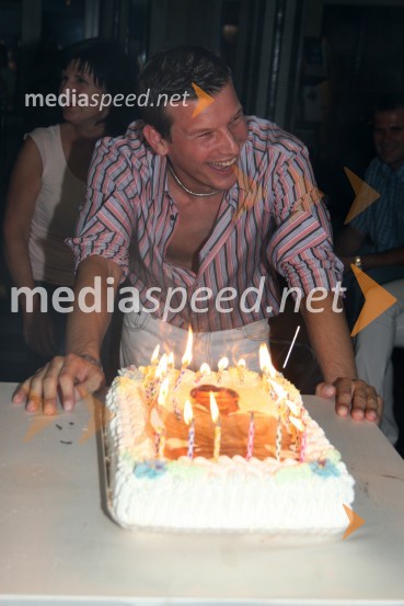 Jure Bradač, maneken ob tortiJure Bradač, rojstni dan