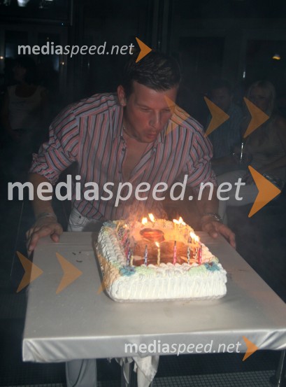 Jure Bradač, maneken ob tortiJure Bradač, rojstni dan