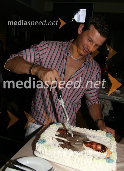 Jure Bradač, maneken ob tortiJure Bradač, rojstni dan