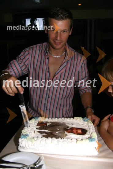 Jure Bradač, maneken ob tortiJure Bradač, rojstni dan