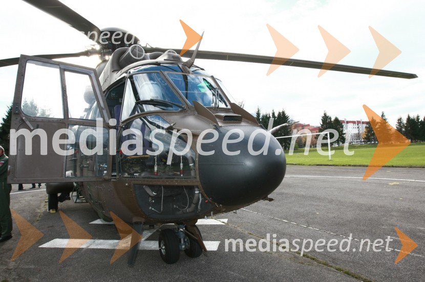 Helikopter Slovenske vojske Eurocopter AS-532 AL CougarGeneral Håkan Syren na obisku v Mariboru