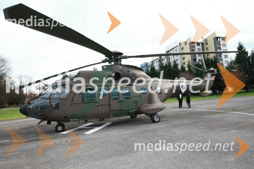 Helikopter Slovenske vojske Eurocopter AS-532 AL CougarGeneral Håkan Syren na obisku v Mariboru