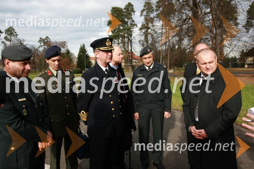 Generalmajor mag. Alojz Šteiner, načelnik Generalštaba Slovenske vojske, general Håkan Syren, predsedujoči Vojaškemu odboru Evropske unije (EUMC) in Franc Kangler, župan Mestne občine MariborGeneral Håkan Syren na obisku v Mariboru