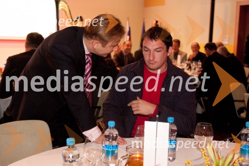 Peter Kukovica, predsednik Atletske zveze Slovenije in Primož Kozmus, metalec kladivaAtlet leta 2010