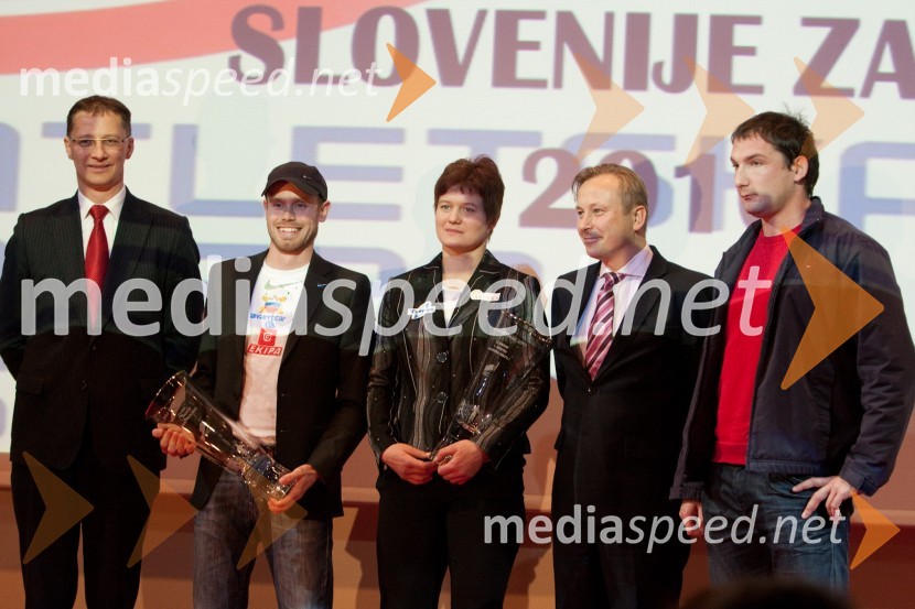 Igor Lukšič, minister za šolstvo in šport, Boštjan Buč, tekač čez zapreke, Martina Ratej, metalka kopja, Peter Kukovica, predsednik Atletske zveze Slovenije in Primož Kozmus, metalec kladivaAtlet leta 2010