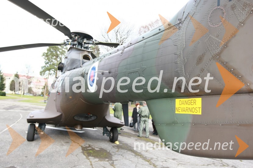 Helikopter Slovenske vojske Eurocopter AS-532 AL CougarGeneral Håkan Syren na obisku v Mariboru