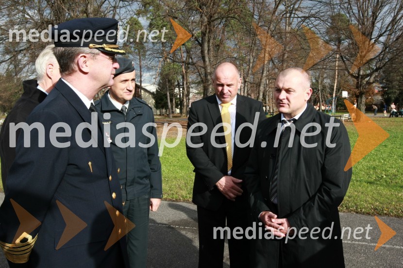 General Håkan Syren, predsedujoči Vojaškemu odboru Evropske unije (EUMC), ..., Milan Mikl, požupan Mestne občine Maribor in Franc Kangler, župan Mestne občine MariborGeneral Håkan Syren na obisku v Mariboru