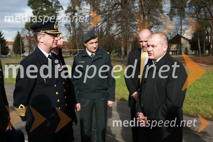 General Håkan Syren, predsedujoči Vojaškemu odboru Evropske unije (EUMC), ..., Milan Mikl, požupan Mestne občine Maribor in Franc Kangler, župan Mestne občine MariborGeneral Håkan Syren na obisku v Mariboru