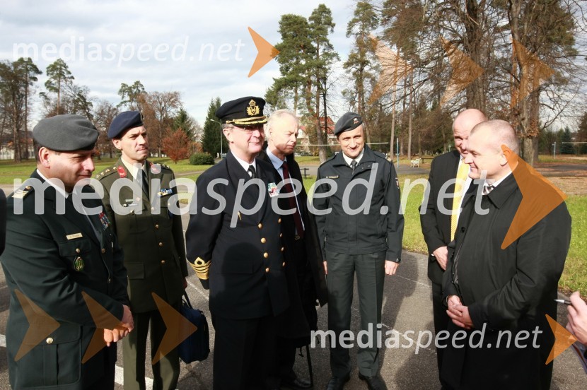 Generalmajor mag. Alojz Šteiner, načelnik Generalštaba Slovenske vojske, ..., General Håkan Syren, predsedujoči Vojaškemu odboru Evropske unije (EUMC), ..., ...,  Milan Mikl, požupan Mestne občine Maribor in Franc Kangler, župan Mestne občine MariborGeneral Håkan Syren na obisku v Mariboru