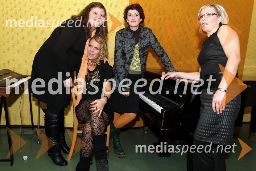 Zala Založnik, Anika Horvat, Jelena Ždrale in Alenka Herceg, pevkeFestival Slovenskega šansona 2010