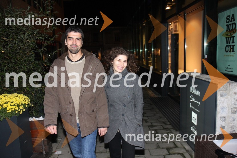 Bor Greiner, odgovorni urednik Radia City in Natalija Bratkovič, voditeljica na RTSKoncert skupine Papir in Maje Keuc v Rožmarinu