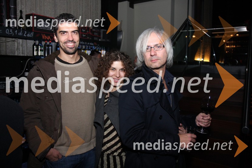 Bor Greiner, odgovorni urednik Radia City, Natalija Bratkovič, voditeljica na RTS ter Rok Vilčnik - rokgre, dramatik, pesnik in pisateljKoncert skupine Papir in Maje Keuc v Rožmarinu