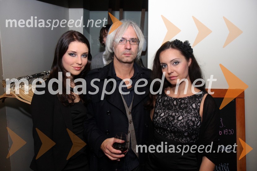 Maja Keuc, pevka, Rok Vilčnik - rokgre, dramatik, pesnik in pisatelj ter Ana Bezjak, pevkaKoncert skupine Papir in Maje Keuc v Rožmarinu