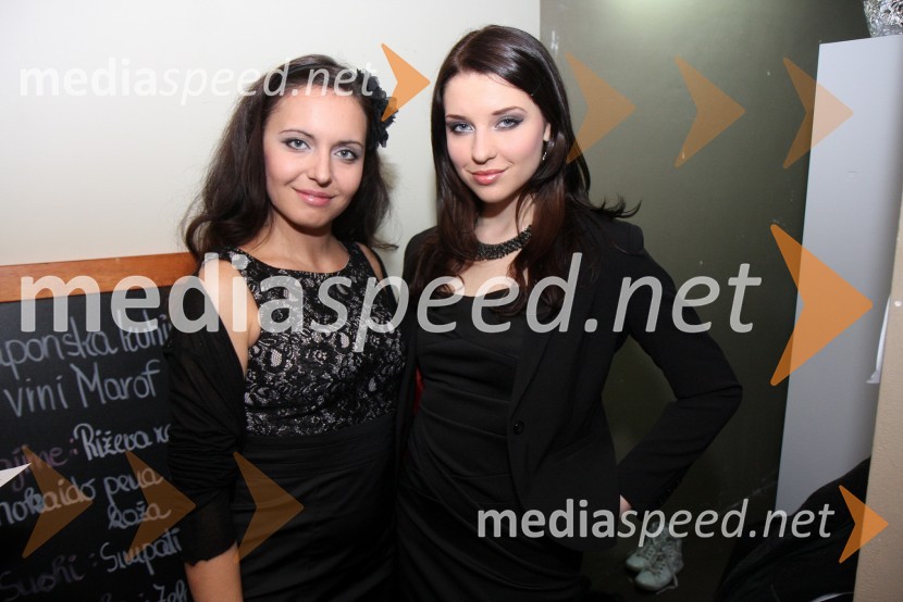 Ana Bezjak in Maja Keuc, pevkiKoncert skupine Papir in Maje Keuc v Rožmarinu