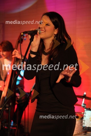 Maja Keuc, pevkaKoncert skupine Papir in Maje Keuc v Rožmarinu