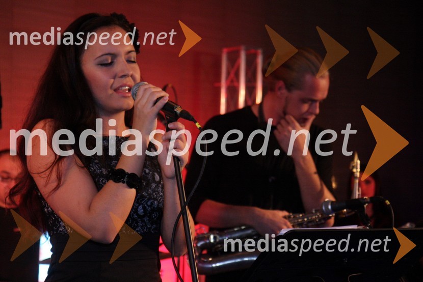 Ana Bezjak, pevkaKoncert skupine Papir in Maje Keuc v Rožmarinu