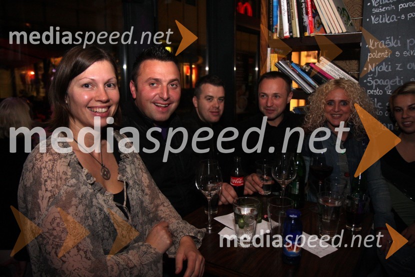 ObiskovalciKoncert skupine Papir in Maje Keuc v Rožmarinu