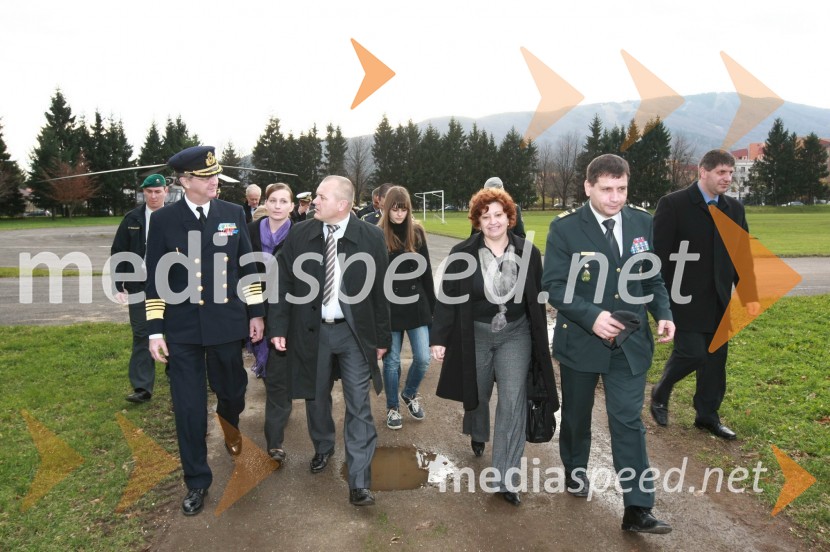General Håkan Syren, predsedujoči Vojaškemu odboru Evropske unije (EUMC), Franc Kangler, župan Mestne občine Maribor, generalmajor mag. Alojz Šteiner, načelnik Generalštaba Slovenske vojske ter soproga Vlasta	 
General Håkan Syren na obisku v Mariboru
