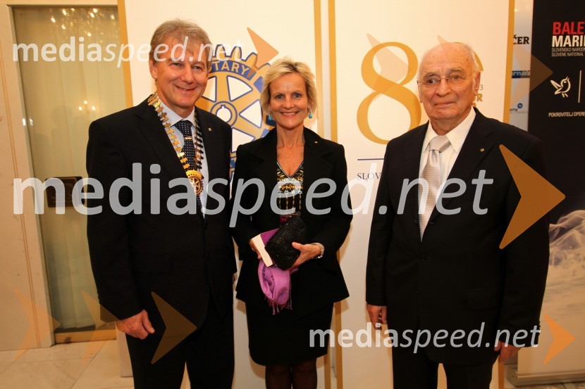 Dr. Davorin Kračun, predsednik Rotary kluba Maribor, Barbara Kamler Wild, guvernerka distrikta 1910 ter Stanko Ojnik, bodoči guverner rotary Slovenija80. obletnica rotarijstva na Slovenskem