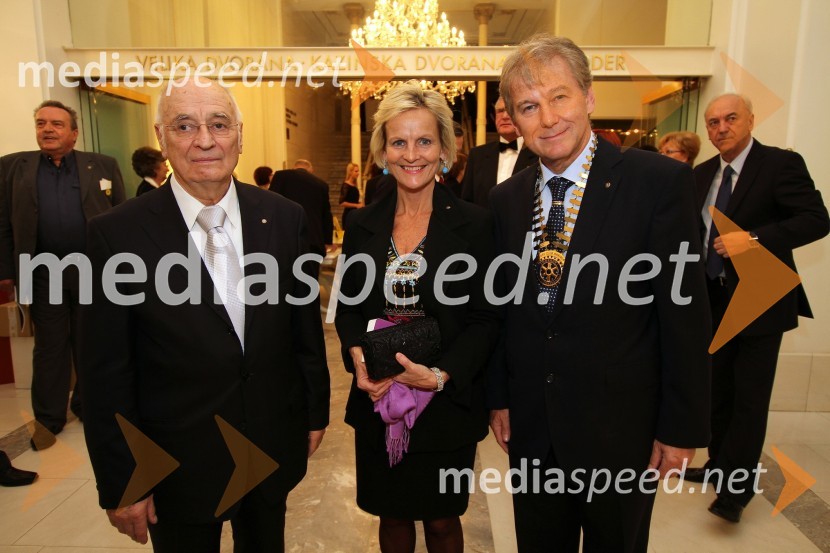 Stanko Ojnik, bodoči guverner rotary Slovenija, Barbara Kamler Wild, guvernerka distrikta 1910 ter dr. Davorin Kračun, predsednik Rotary kluba Maribor80. obletnica rotarijstva na Slovenskem