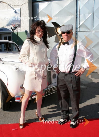 Lastnik oldtimerja Jaguar automatic VSU 556 Vlado Čeh in hrvaška pevka SeverinaSeverina - backstage fotografiranja za katalog nove Rašicine blagovne znamke Fabula