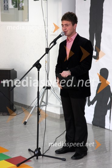 Podjetje Amis podelilo računalniško opremo OŠ Koroški jeklarji Ravne na Koroškem