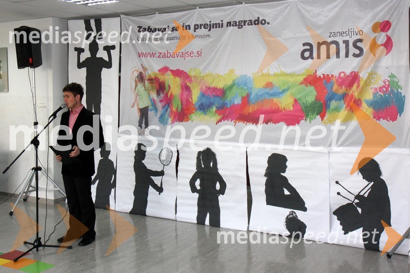 Podjetje Amis podelilo računalniško opremo OŠ Koroški jeklarji Ravne na Koroškem