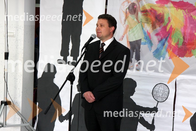 Boštjan Košak, direktor podjetja Amis d.o.o.Podjetje Amis podelilo računalniško opremo OŠ Koroški jeklarji Ravne na Koroškem