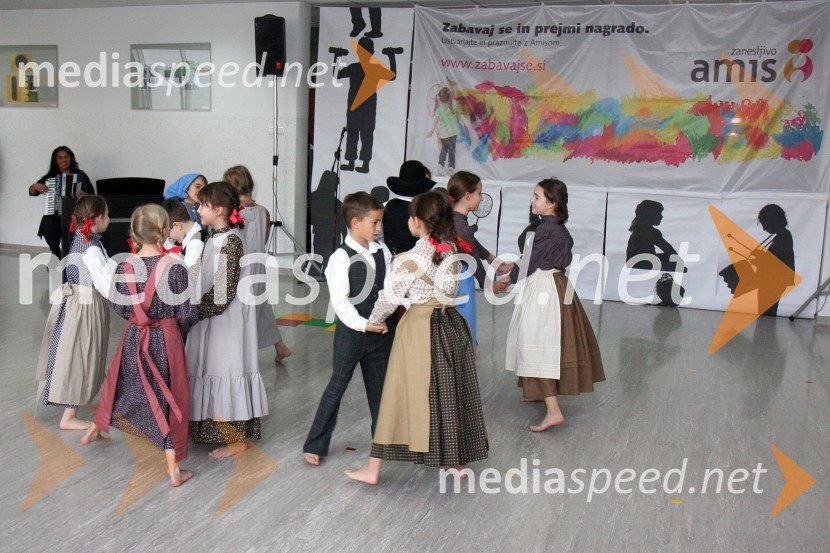 Podjetje Amis podelilo računalniško opremo OŠ Koroški jeklarji Ravne na Koroškem