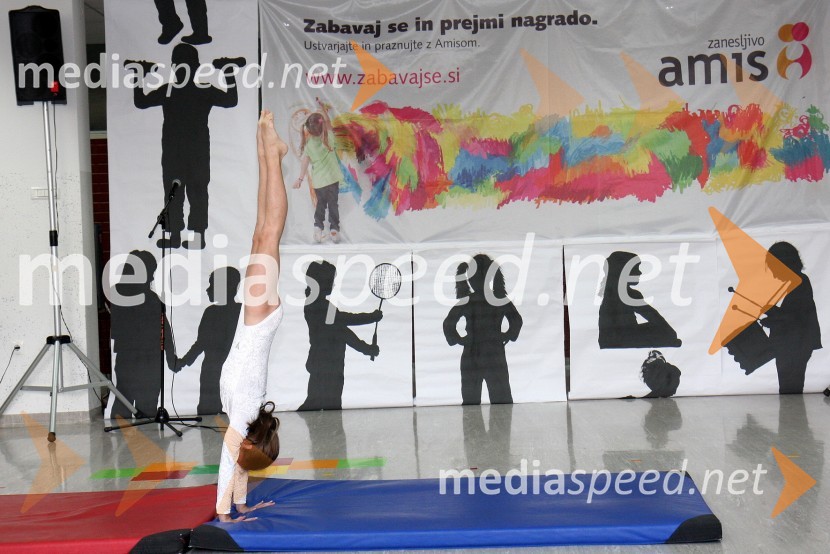 Podjetje Amis podelilo računalniško opremo OŠ Koroški jeklarji Ravne na Koroškem