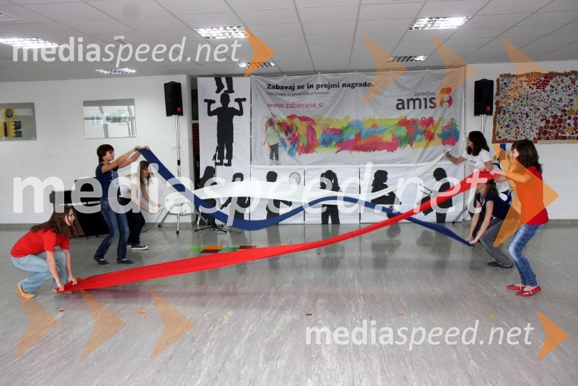 Podjetje Amis podelilo računalniško opremo OŠ Koroški jeklarji Ravne na Koroškem