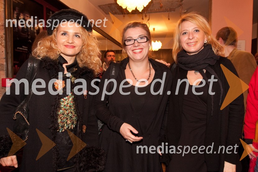 Tanja Dimitrievska, igralka, Ivana Djilas, direktorica Prešernovega gledališča Kranj in Tatjana Doma, dramaturginjaJakob Ruda, premiera