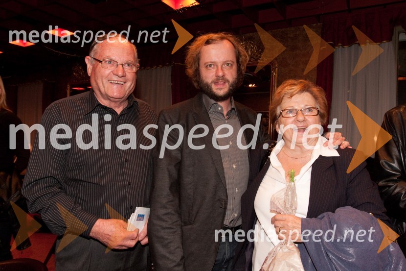 Sebastijan Horvat, režiser, oče Vlado in mama JožicaJakob Ruda, premiera