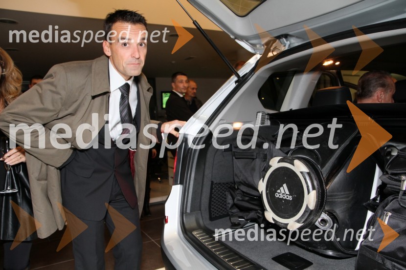 Dr. Dušan Jovanovič, predavatelj na Ekonomsko-poslovni fakulteti UMSalon Selmar predstavil novi BMW X3