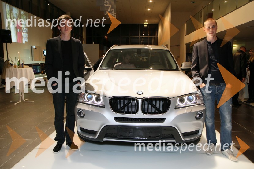 Blaž Tomažin in David KalohSalon Selmar predstavil novi BMW X3