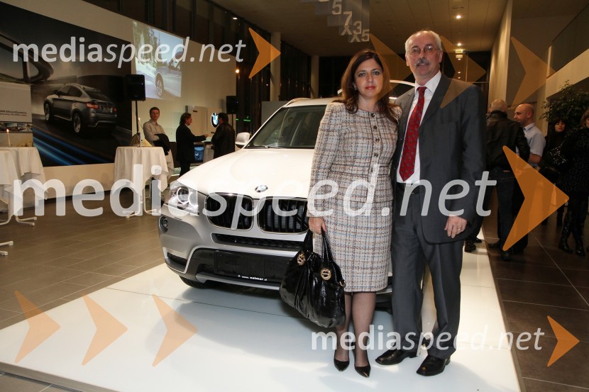 Suzana Pirtovšek, direktorica Založbe Kapital in Srečko Pirtovšek, odgovorni urednik revij Založbe KapitalSalon Selmar predstavil novi BMW X3