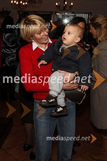 Marija Hrovat in Filip, sin Urške Hrovat1.obletnica gostilne Katrca