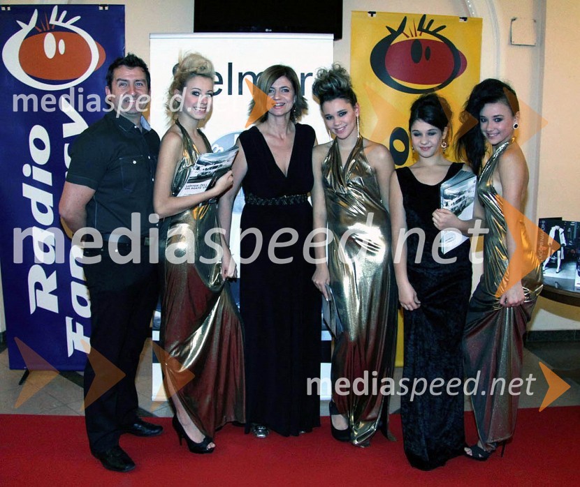 Vladimira Skale, izvršna direktorica revije Zvezde Celja z ekipoModni navdihi