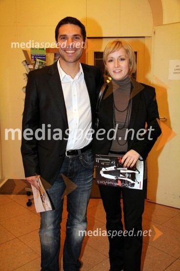 Primož Brvar, podpredsednik in svetnik Mestnega sveta Mestne občine Celje in partnerkaModni navdihi